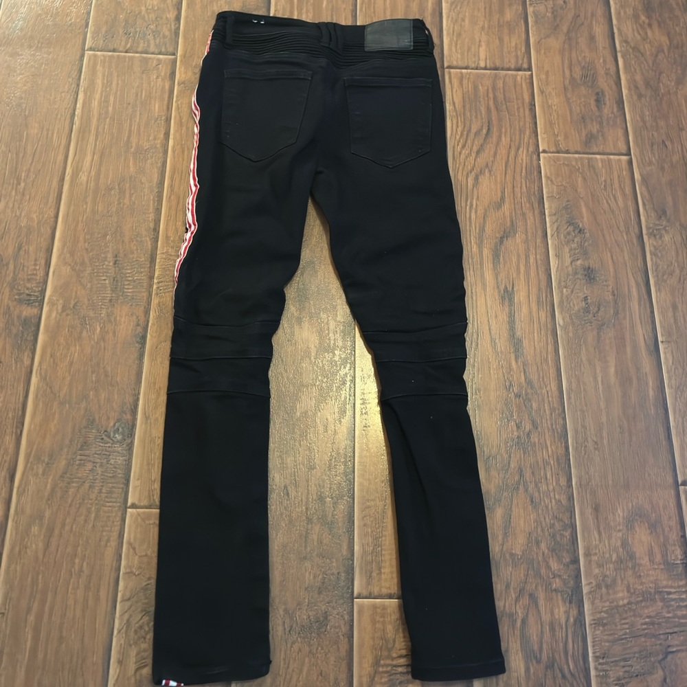 Color:black/red/white - Picture 2 of 2